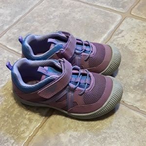 Size 11 girls oshkosh shoes
